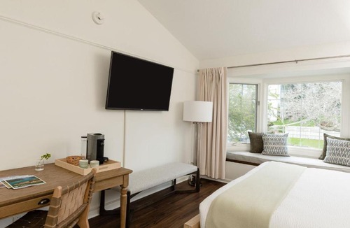 Eastsound Hotel | Outlook Inn on Orcas Island