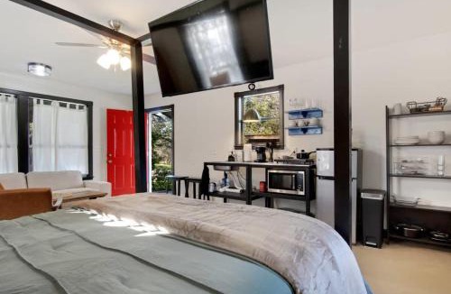 San Marcos House | Outpost Vibes: Outhouse, Outdoor Shower & Pool
