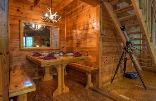 McCaysville Cabin | Outside party deck w/fireplace on Fightingtown Creek!