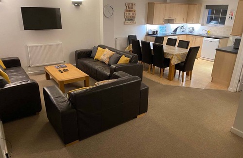 Saint Columb Major Cottage | Outstanding 4 Bedroom Open-Plan Lodge.