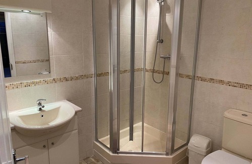 Saint Columb Major Cottage | Outstanding 4 Bedroom Open-Plan Lodge.