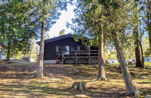 Nipissing Cottage | Outstanding, Beachfront Cottage on Wolfe Lake