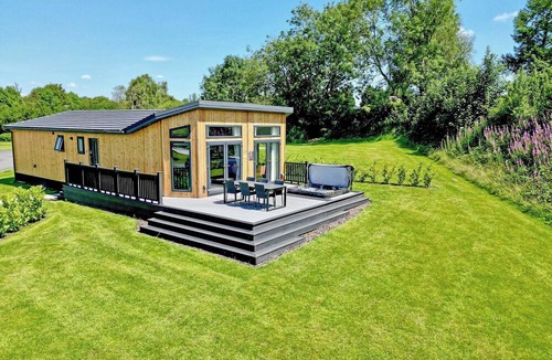 Coleford Ski Chalet | Outstanding bespoke spacious lodge.