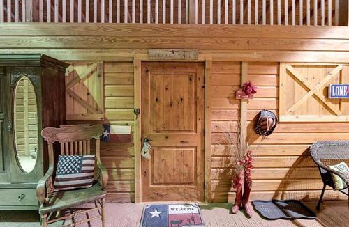 Carmine House | Outstanding Cozy Cabin at Texas Y'all