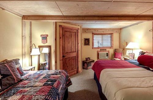 Carmine House | Outstanding Cozy Cabin at Texas Y'all