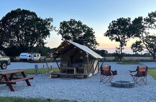 Cassville House | Outstanding Tented Cabin with Fire Pit in Cassville, Missouri