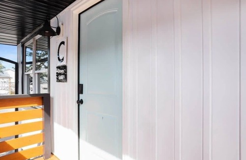 North Camellia Acres Apartment | OV Mosaic - Dawn Suite