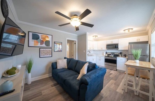 East Ocean View Apartment | OV Mosaic - Rain Suite
