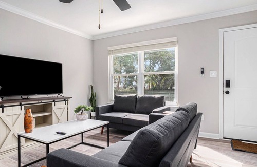 East Ocean View Apartment | OV Mosaic Sunset Suite
