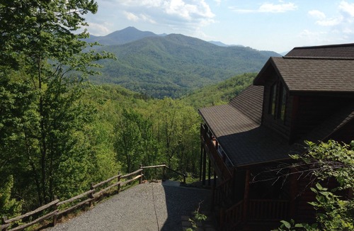 Whittier Cabin | "Over the Edge" Cabin with Amazing Views! Summer deals on last minute bookings!