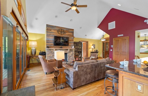 Lake Lure House | Over the Edge - Lakefront, hot tub sleeps 10