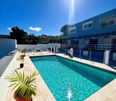 La Savane House | Over The Hill Residence