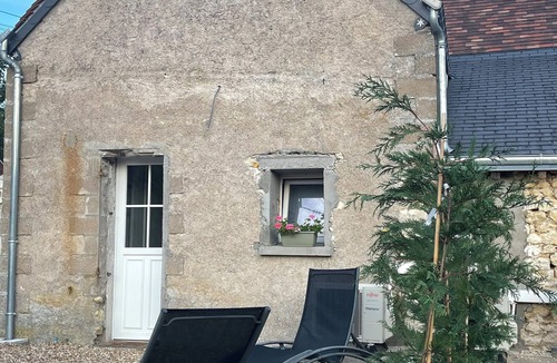 Epeigne-les-Bois House | Over the stones. Charming little gîte in the pretty Touraine region