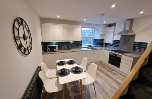 New Mills House | Over Torrs Cottage