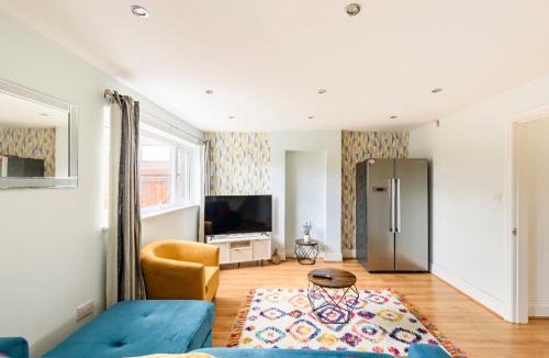Northfield Apartment | Overbury Lodge, Birmingham with FREE Parking