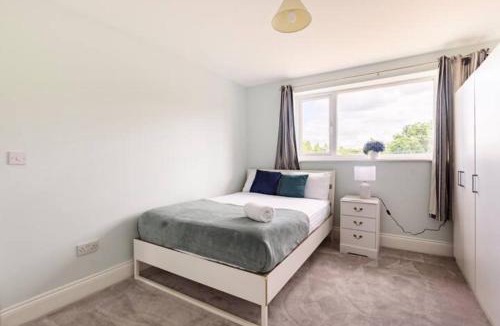 Northfield Apartment | Overbury Lodge, Birmingham with FREE Parking