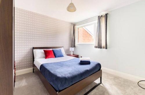 Northfield Apartment | Overbury Lodge, Birmingham with FREE Parking