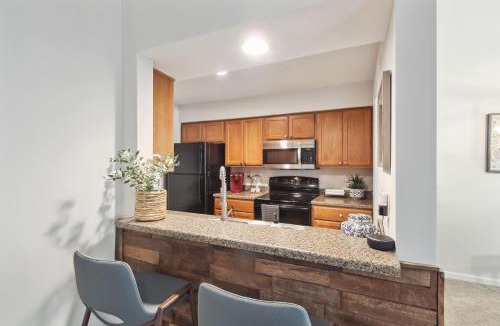 Overland Park House | Overland Park Condo, Close to Lakes & Parks!