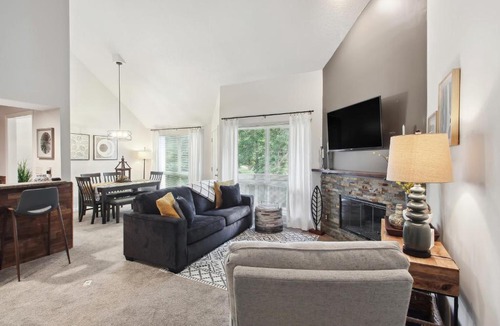Overland Park House | Overland Park Condo, Close to Lakes & Parks!