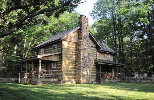 Bent Mountain Cabin | Overlook Cabin Atop the Blue Ridge Mountains