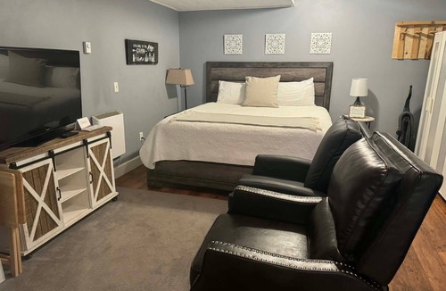 Snowshoe Condo | Overlook Condo 21-C Studio Off Mountain Lodging