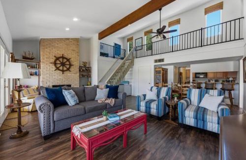 Point Venture House | Overlook Cove