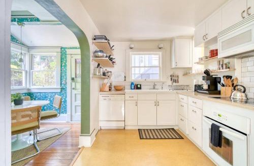 Overlook House | Overlook Gem - Steps from Mississippi