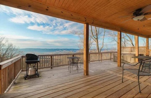 Rileyville House | Overlook Mountain Cabin