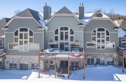 McHenry House | Overlook Mountain Villa 4B