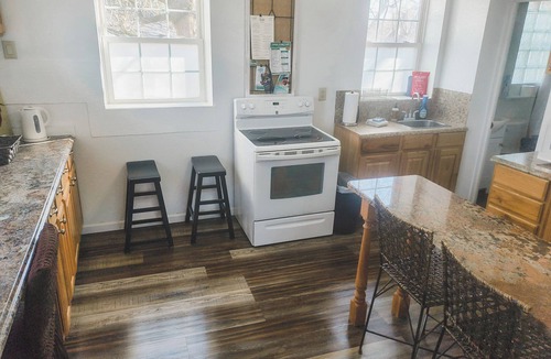 Ellijay Apartment | OverLook On Main | Couple | Downtown Ellijay