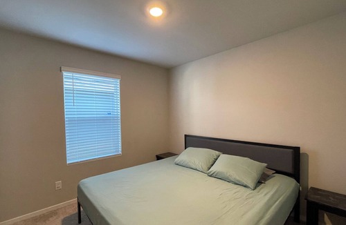 Puyallup House | Overlooking Mt. Rainier