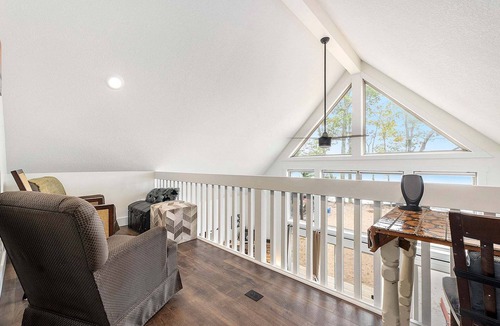 Arcadia House | Overlooking Shoreline 2BDR Chalet 18396