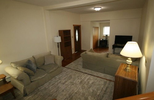 Marietta House | Overlooking Sunsets On the Lake ; Boat and Pet Friendly.