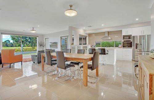 Yarrawonga House | Overlooking the Black Bull Golf Course