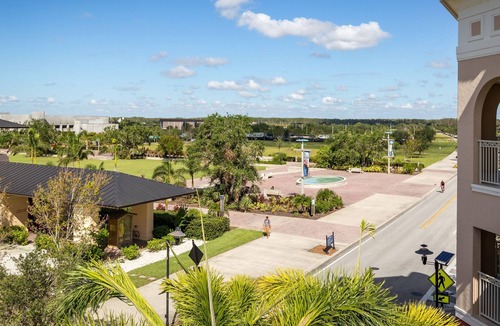 Ave Maria Condo | OVERLOOKING THE PIAZZA !