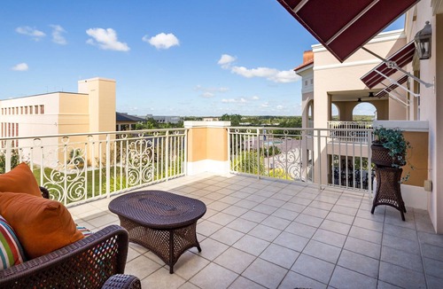Ave Maria Condo | OVERLOOKING THE PIAZZA !