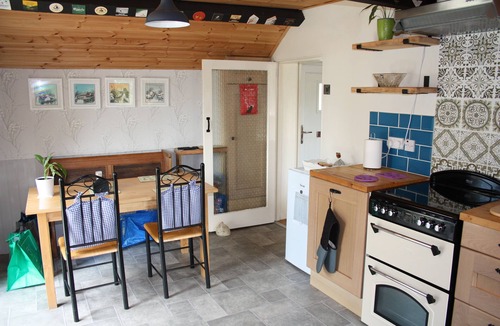 Newtown Cottage | Overlooking the River Severn its path/cycle route with outside seating & dining.