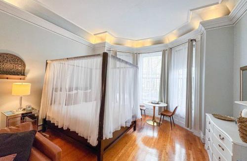 Back Bay Apartment | Oversized Furnished Brownstone Studio in Back Bay