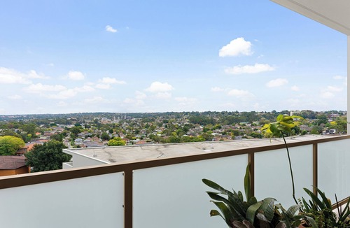 Ryde Apartment | Oversized Unit - Prime Location