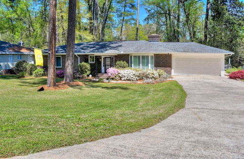 Summerville House | Overton Orchard - Sleeps 6 - Incredible Deck - 2mi from Masters Gates!