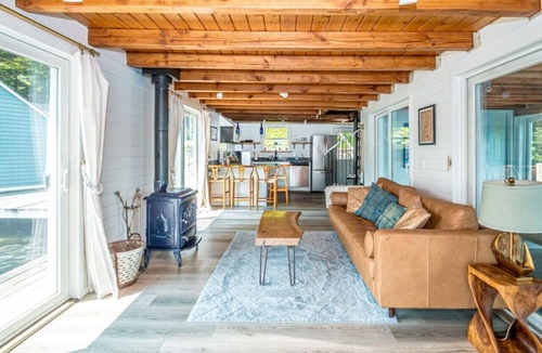 Newbury House | Overwater Bliss | Private Dock + 4 Min to Sunapee