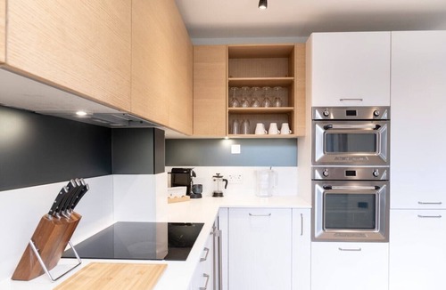 Kentish Town Apartment | Ovitzia - Spacious Flat + 2Baths - Quiet and Central