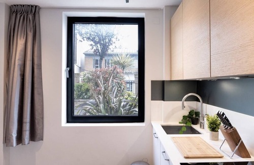 Kentish Town Apartment | Ovitzia - Spacious Flat + 2Baths - Quiet and Central