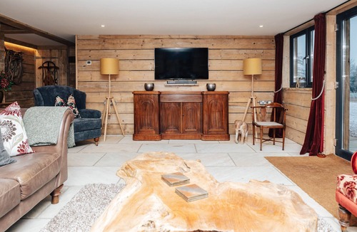 Cuddesdon House | Owl Barn - Ski Chalet Style