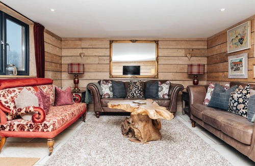 Cuddesdon House | Owl Barn - Ski Chalet Style