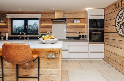 Cuddesdon House | Owl Barn - Ski Chalet Style