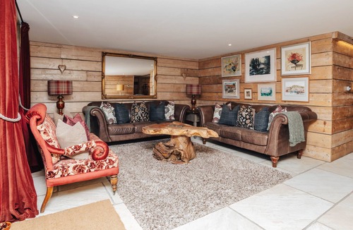 Cuddesdon House | Owl Barn - Ski Chalet Style