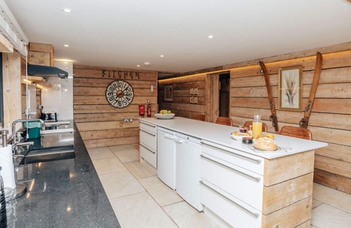 Cuddesdon House | Owl Barn, Sleeps 10 guests, pet friendly