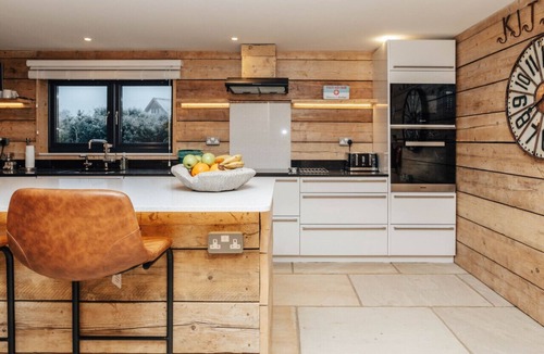 Cuddesdon House | Owl Barn, Sleeps 10 guests, pet friendly