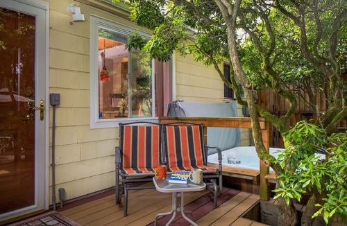 Far Southwest Apartment | Owl Forest Studio, Romantic & Private with Hot Tub